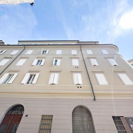 Slataper 9 Tirabora Short Rent Apartment Trieste Bagian luar foto